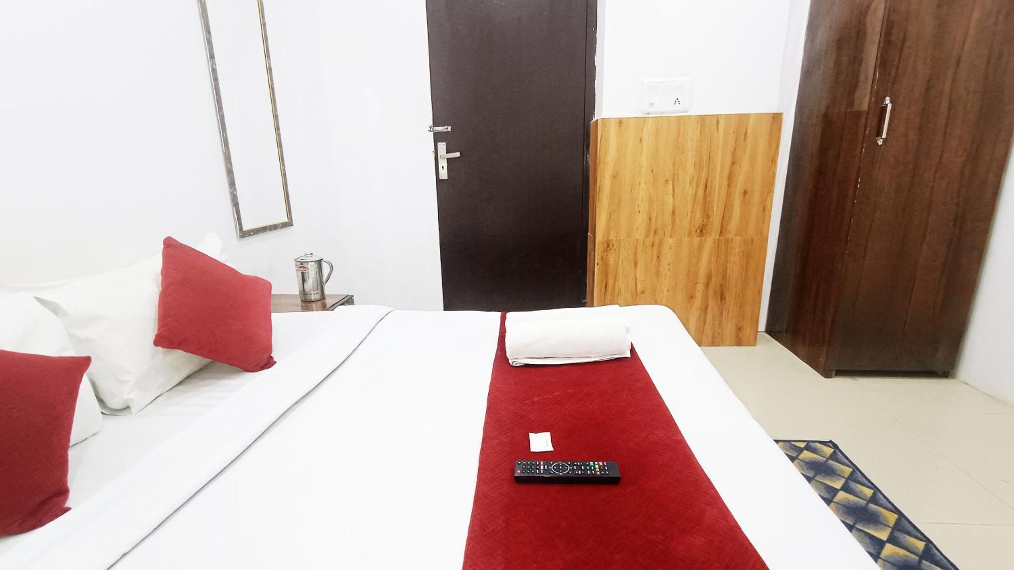 Hotel Maharaja Inn - Lajpat Nagar I Нью-Дели Экстерьер фото