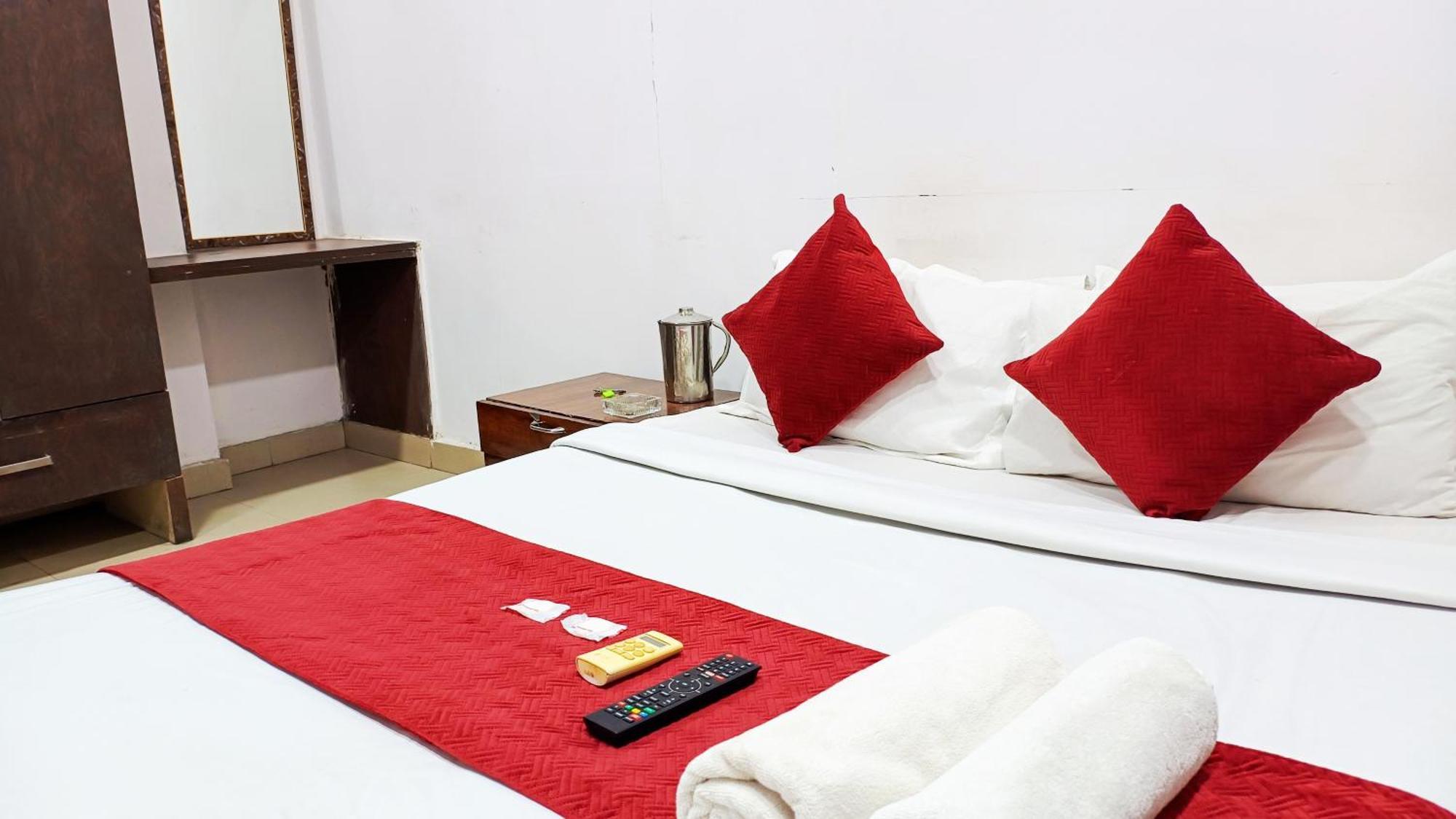 Hotel Maharaja Inn - Lajpat Nagar I Нью-Дели Экстерьер фото